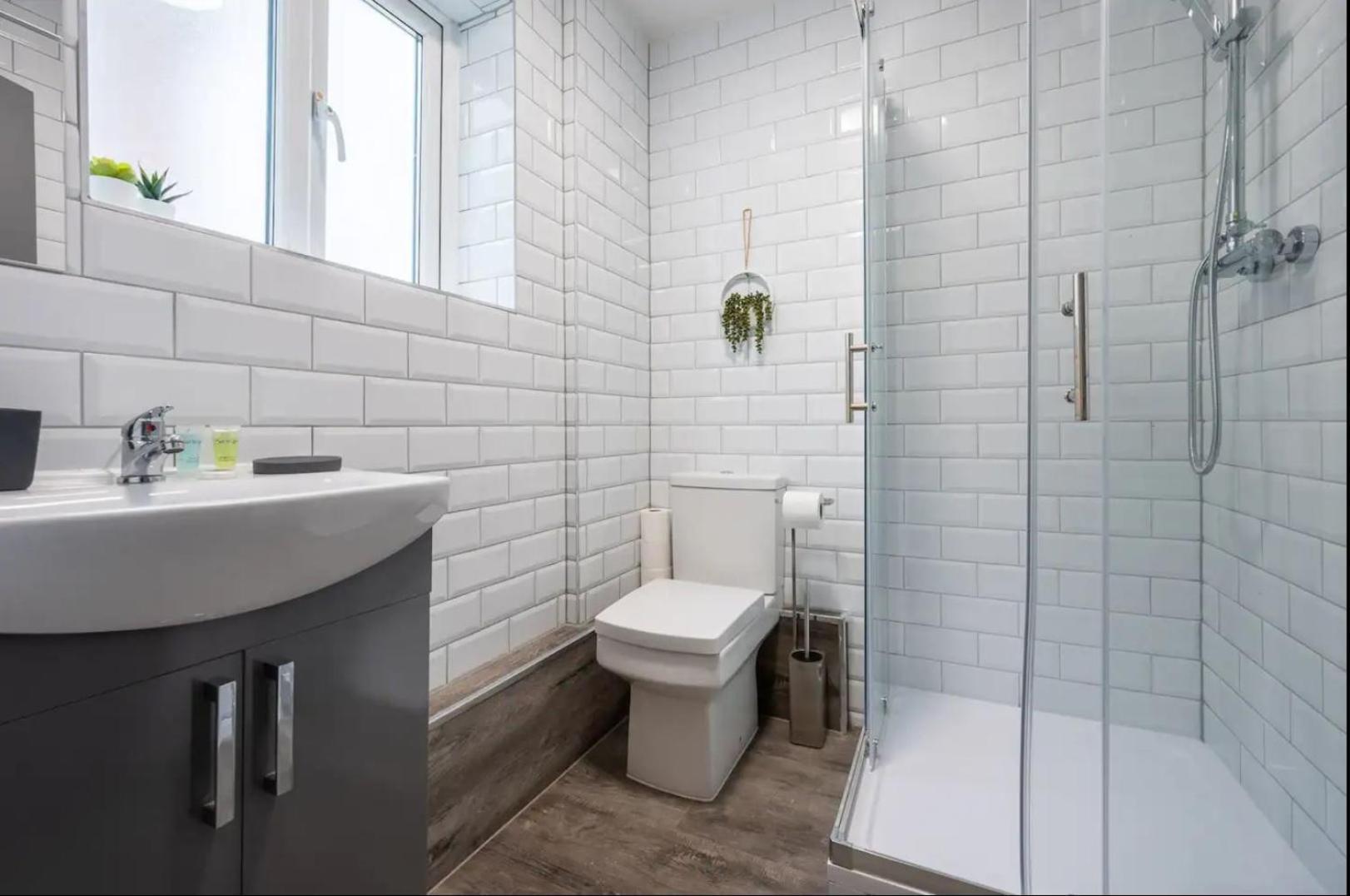 Stunning One Bedroom Apartments Near Shops & Central Cardiff Extérieur photo