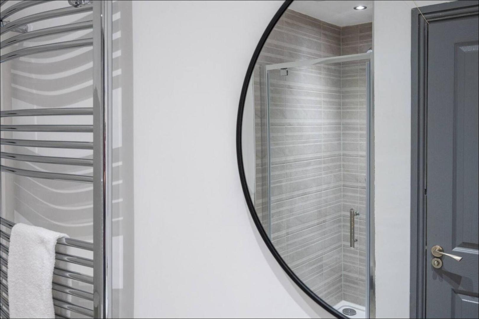 Stunning One Bedroom Apartments Near Shops & Central Cardiff Extérieur photo