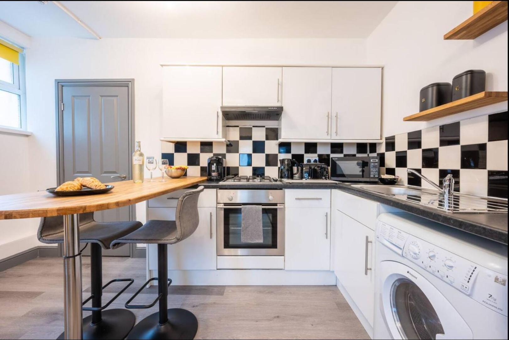 Stunning One Bedroom Apartments Near Shops & Central Cardiff Extérieur photo